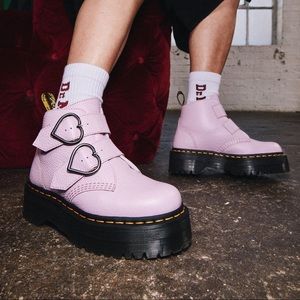 Dr. Marten Pink Devon heart Boots sz 7